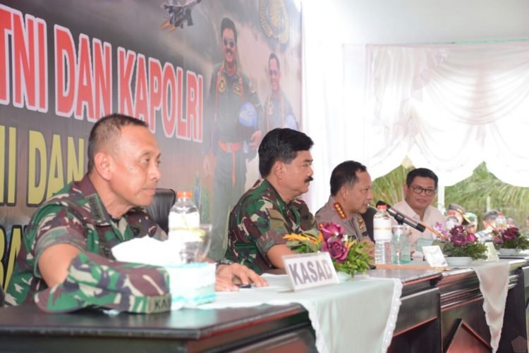 Panglima TNI Kerahkan Pesawat Angkut Logistik ke Perbatasan