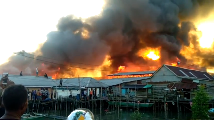 Kebakaran Jembatan Bongkok, Puluhan Warga Kehilangan Rumah