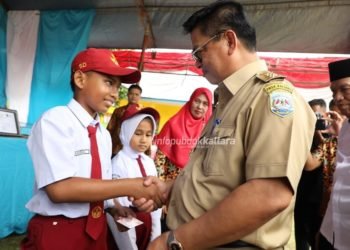 Gubernur Resmikan Kampung KB ‘Emas’ di Desa Balansiku