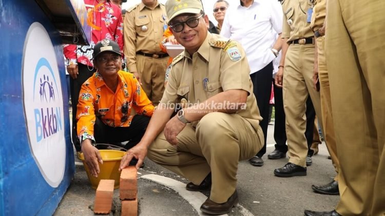 Gubernur Resmikan Kampung KB ‘Emas’ di Desa Balansiku