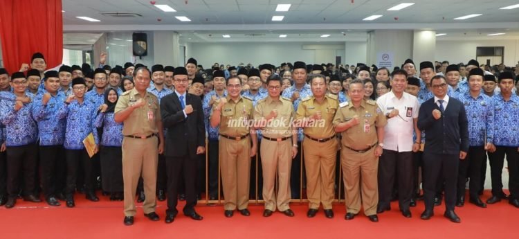 Gubernur Serahkan SK CPNS dan PNS di Lingkup Pemprov Kaltara