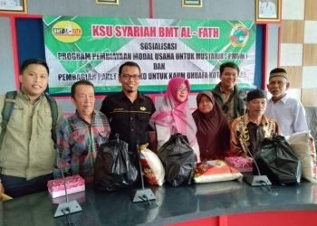 Peduli Kaum Dhuafa, KSU Syariah BMT Al-Fath Bagikan Paket Sembako