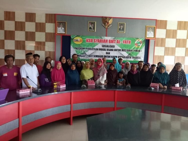 Peduli Kaum Dhuafa, KSU Syariah BMT Al-Fath Bagikan Paket Sembako