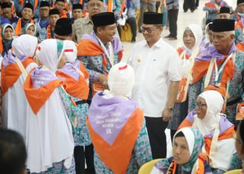 Lepas CJH Kaltara, Gubernur Berpesan Jaga Kebersamaan