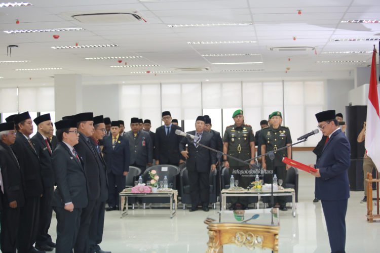 Lantik Pejabat, Gubernur Berpesan Agar Selalu Pegang Sumpah