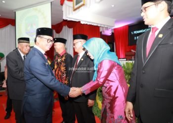 Pimpinan DPRD Resmi Dilantik, Gubernur Ajak Kerja Cepat