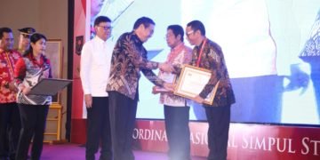 Badan Kesbangpol Kaltara Raih Penghargaan dari Kemendagri