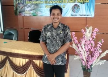 Tangani Sampah, Lurah Selumit Pantai Intensifkan Edukasi Hingga Kerja Bakti