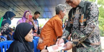 Warga Kurang Mampu dan Lansia Terus Diperhatikan