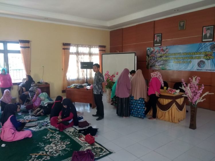 Terima Dana Kelurahan Ratusan Juta, Lurah Selumit Pantai Berdayakan Warganya