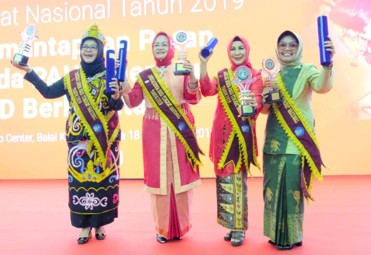 Hj Rita Raih Penghargaan Bunda PAUD Berkualitas 2019