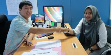 Diantar dengan Ambulans Air, Pemprov Bantu Biaya Rujukan Pasien