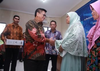 Bertemu Masyarakat, Gubernur Sampaikan Sejumlah Bantuan
