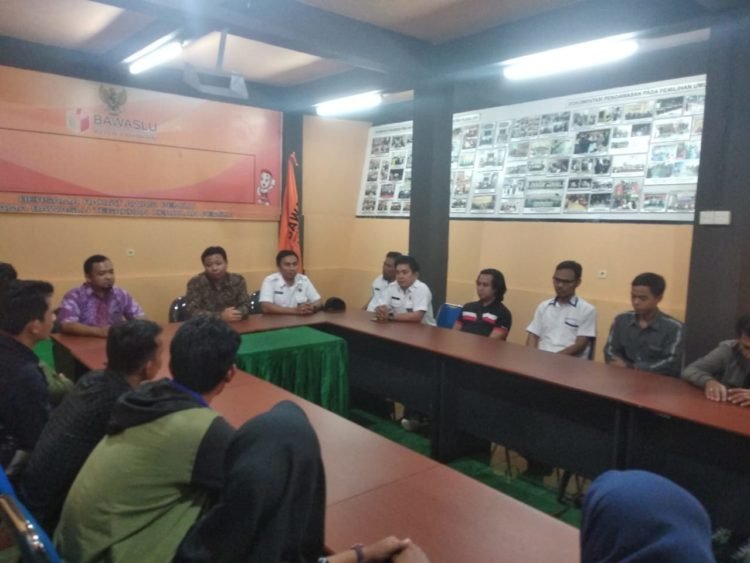 Bawaslu Gelar Tes Urine 12 Orang Calon Panwascam Terpilih