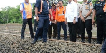 Menteri Perhubungan Tinjau Stasiun Rawa Buaya Yang Terkena Banjir