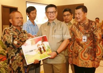 Kartu Tani untuk Atasi 2 Masalah Petani