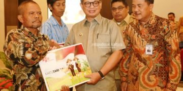 Kartu Tani untuk Atasi 2 Masalah Petani