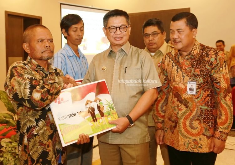 Kartu Tani untuk Atasi 2 Masalah Petani